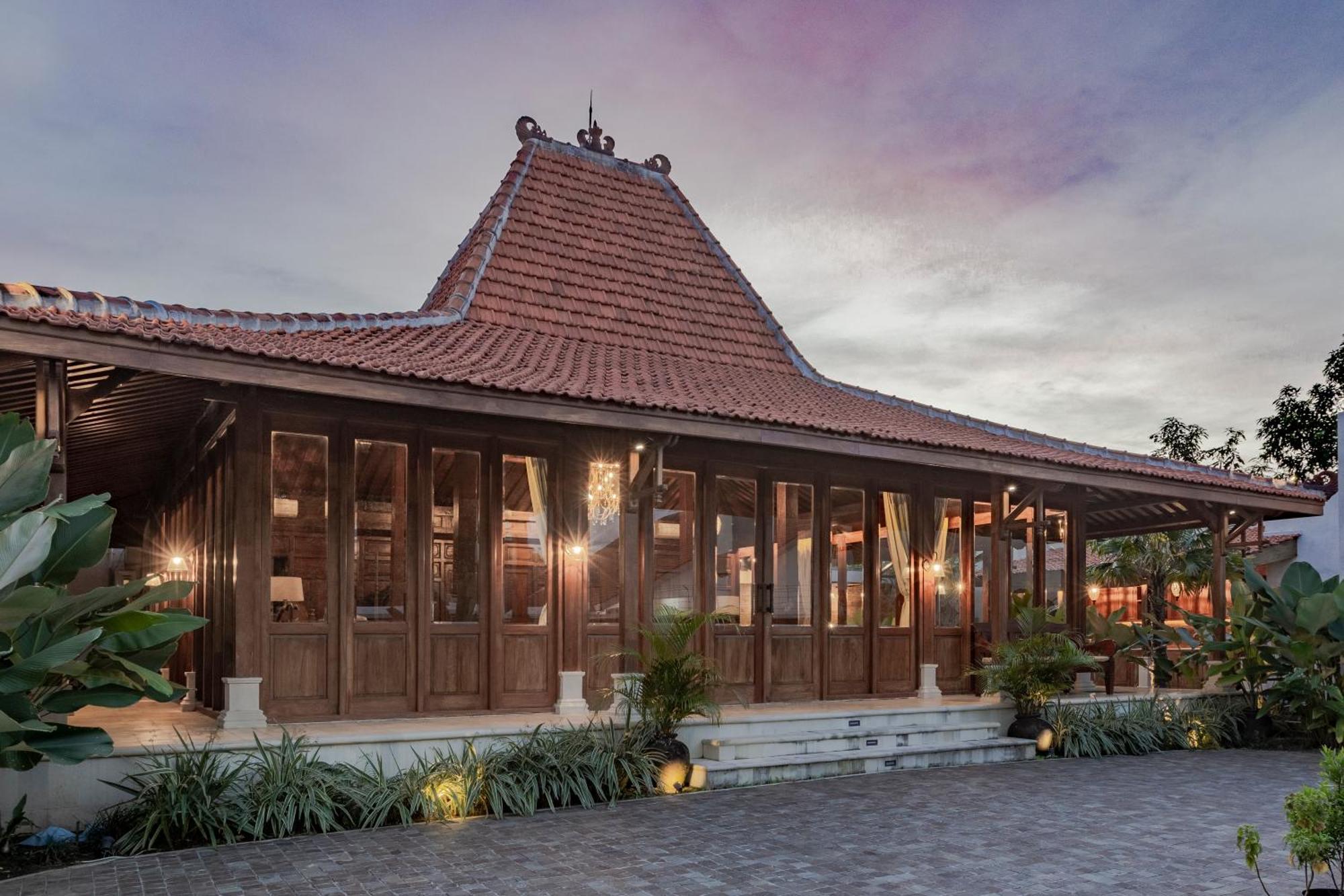 Gria Kerten Surakarta  Ngoại thất bức ảnh